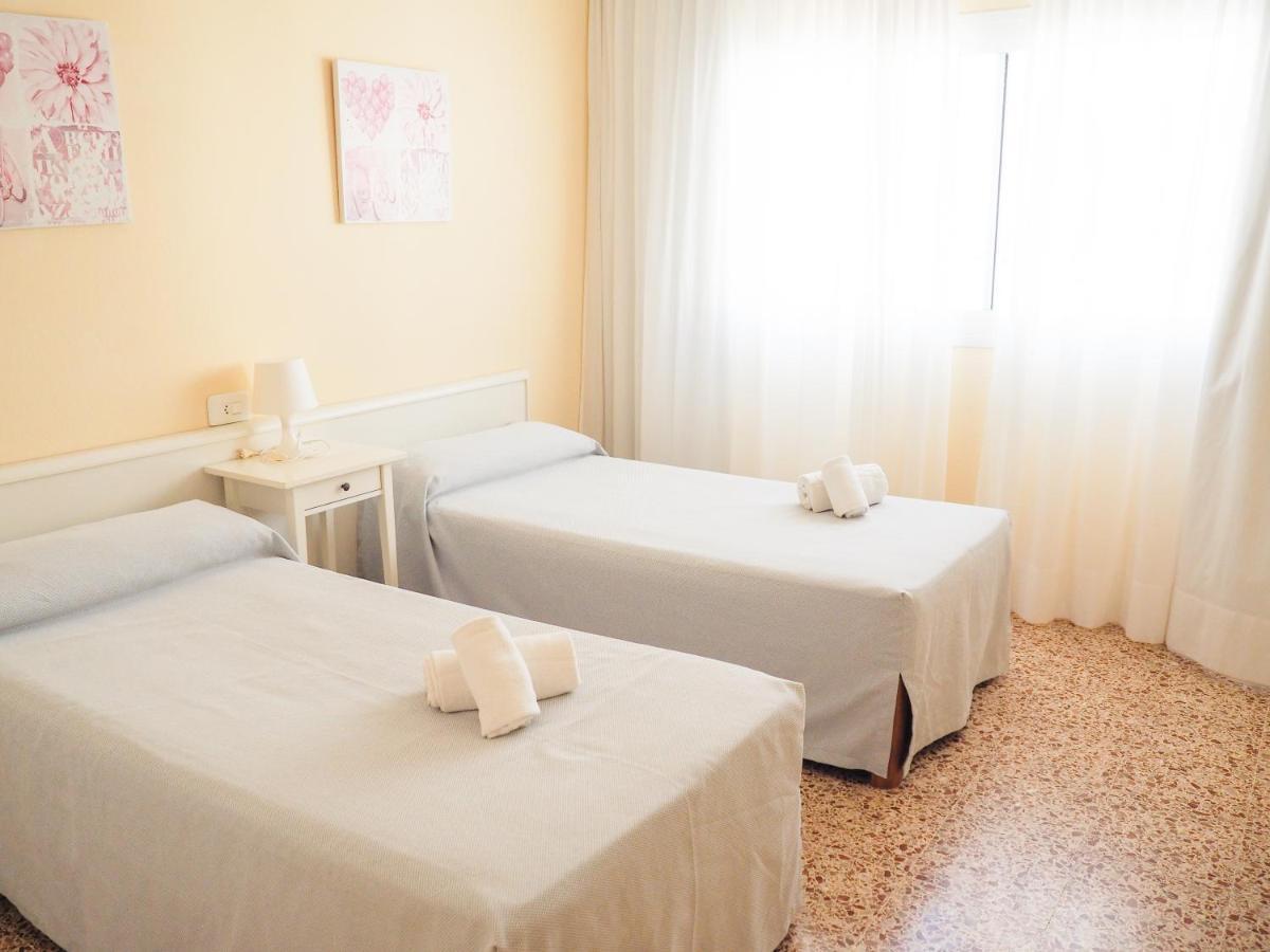 Apartamentos Cala Llonga المظهر الخارجي الصورة