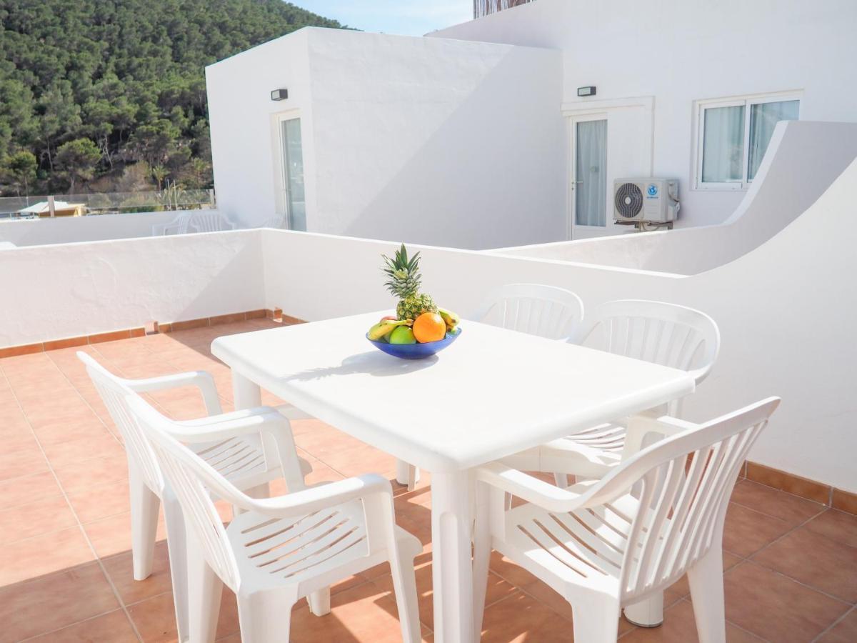 Apartamentos Cala Llonga المظهر الخارجي الصورة