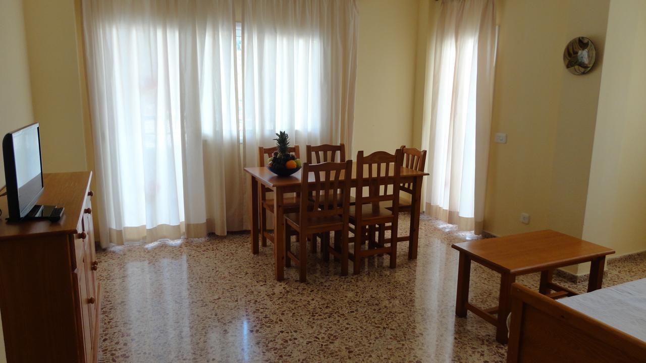 Apartamentos Cala Llonga المظهر الخارجي الصورة