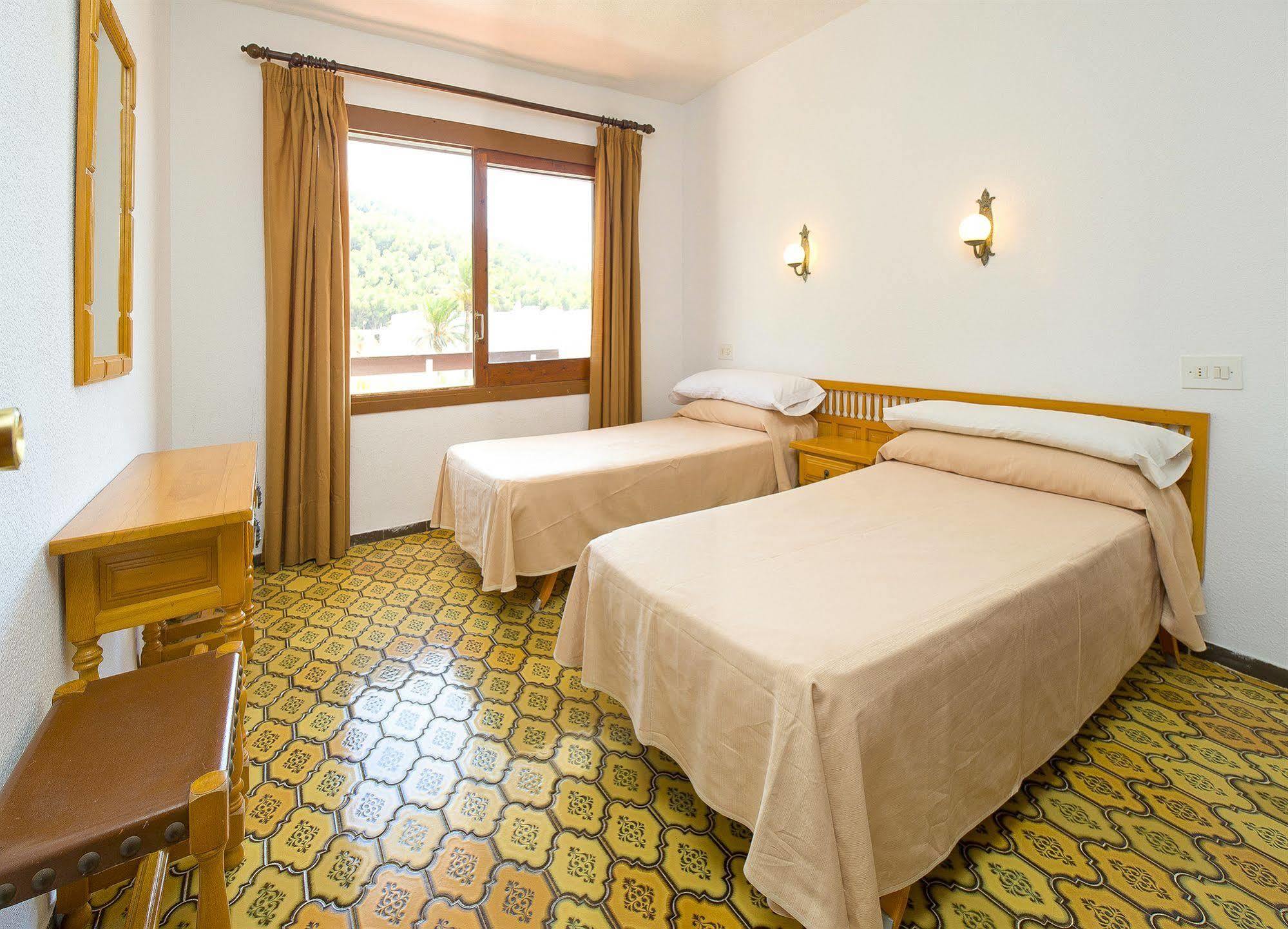 Apartamentos Cala Llonga المظهر الخارجي الصورة
