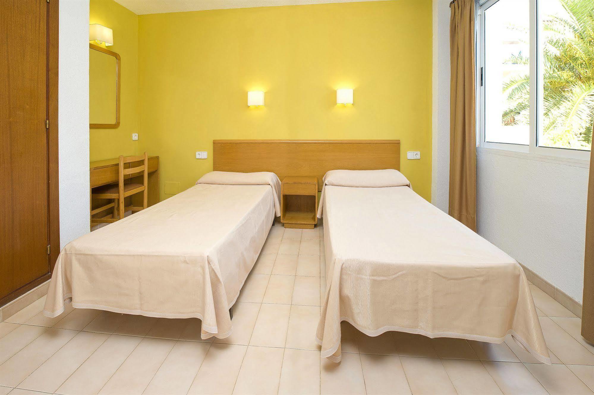 Apartamentos Cala Llonga المظهر الخارجي الصورة