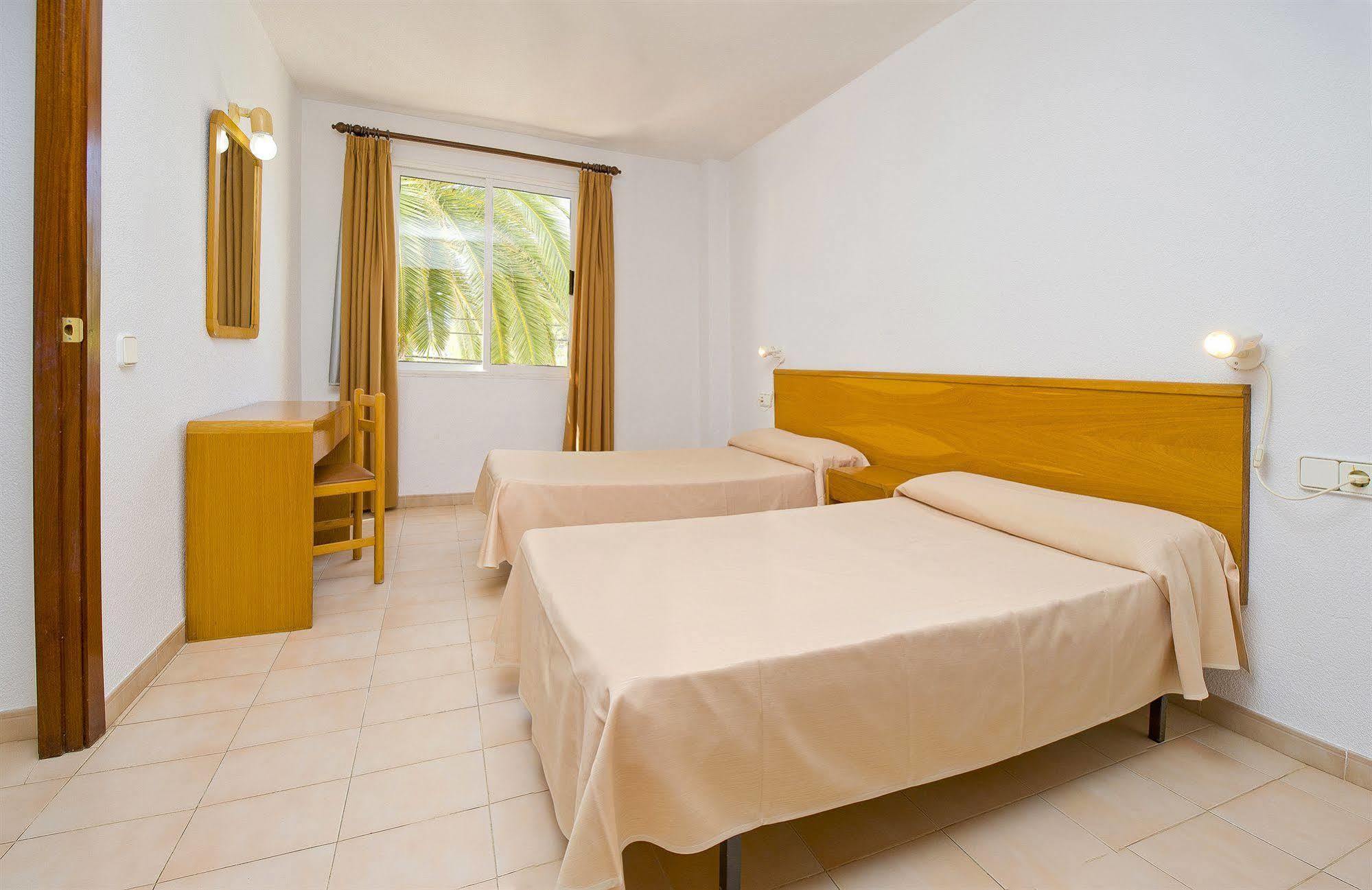 Apartamentos Cala Llonga المظهر الخارجي الصورة