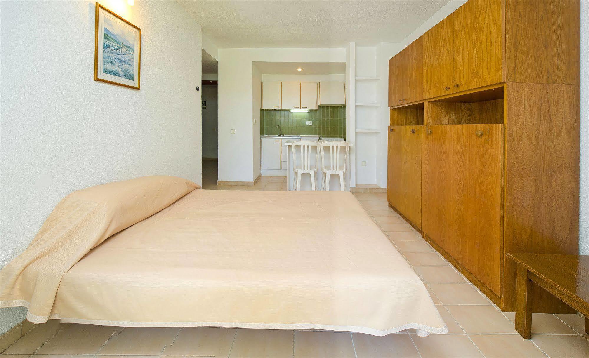 Apartamentos Cala Llonga المظهر الخارجي الصورة