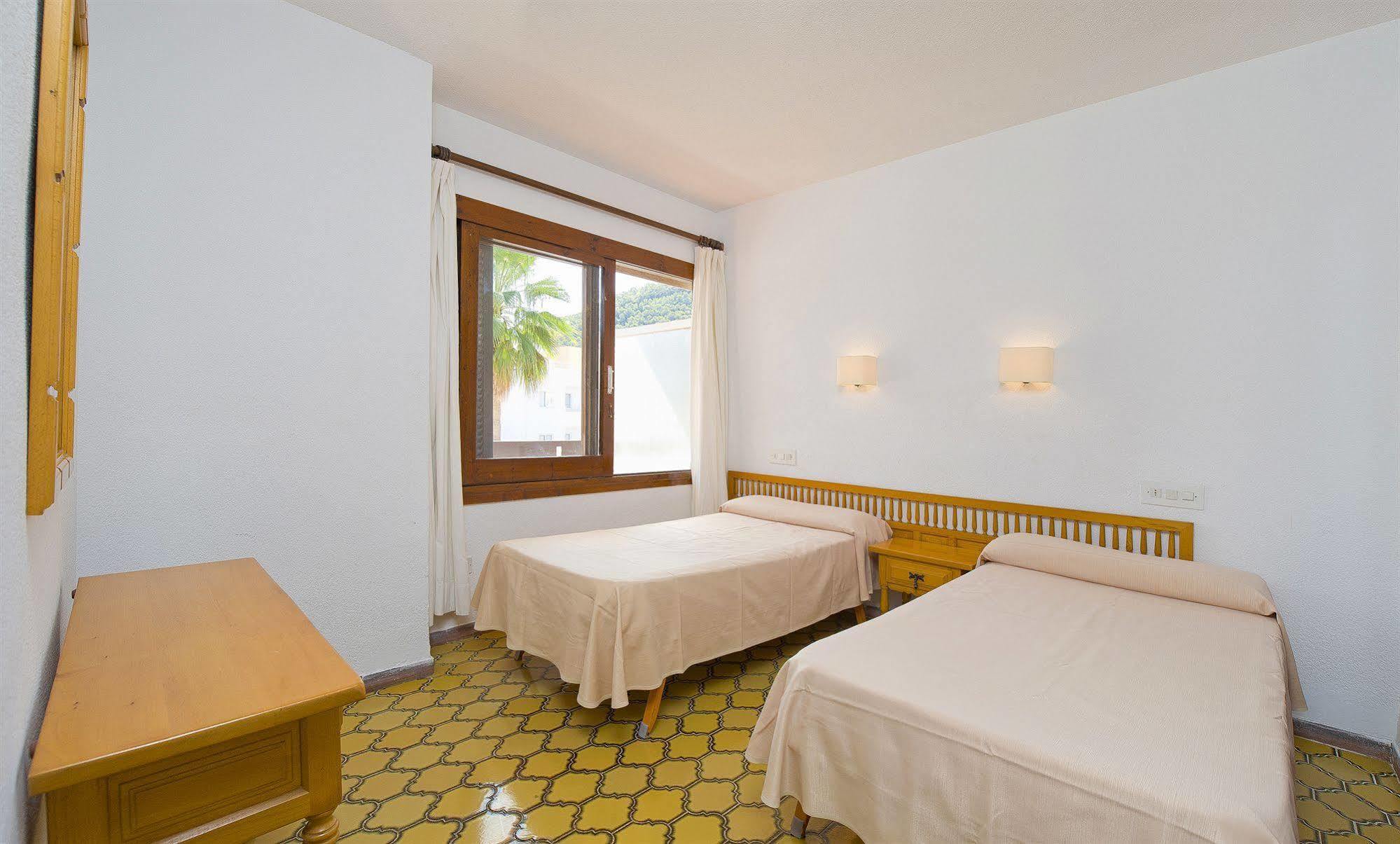 Apartamentos Cala Llonga المظهر الخارجي الصورة