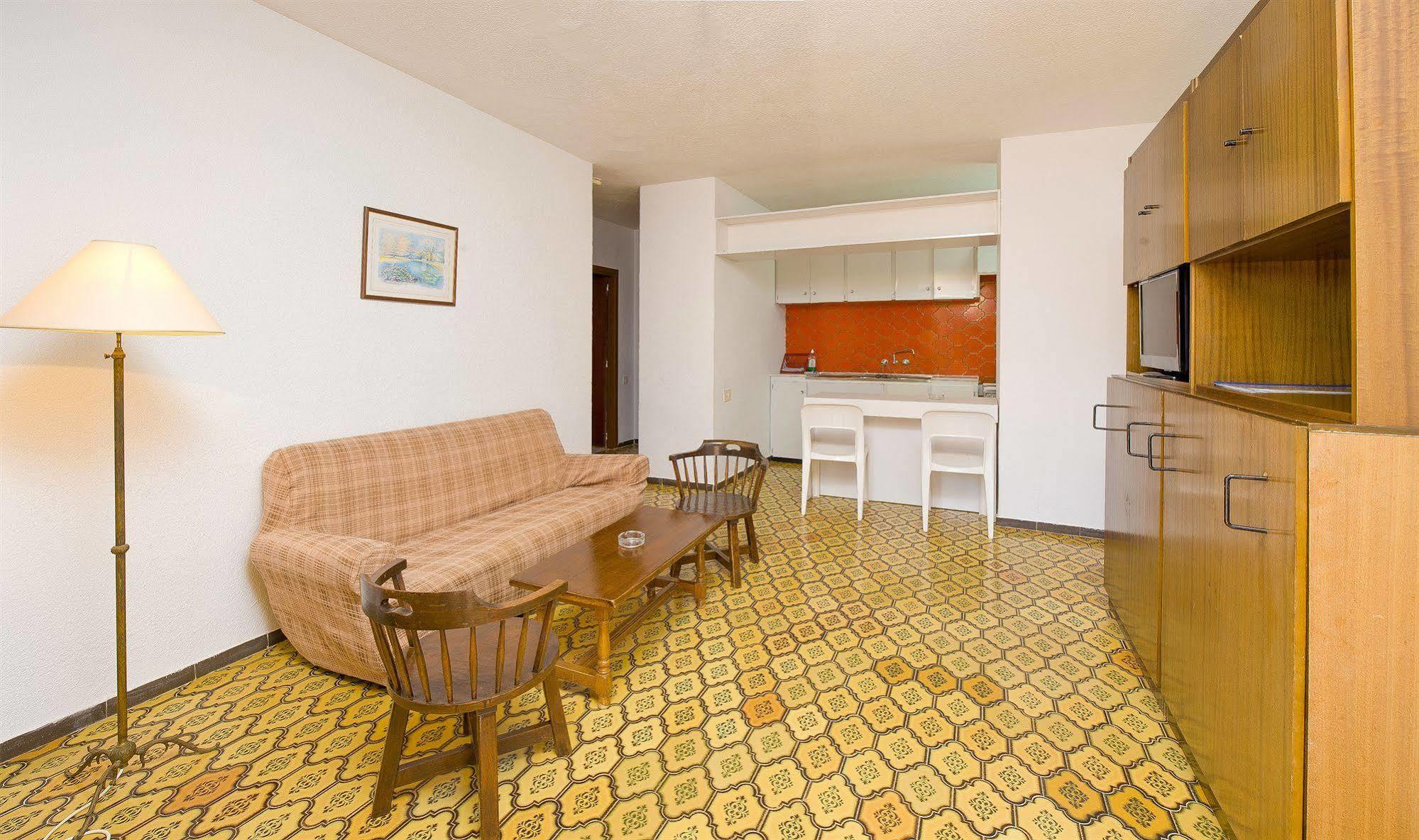 Apartamentos Cala Llonga المظهر الخارجي الصورة