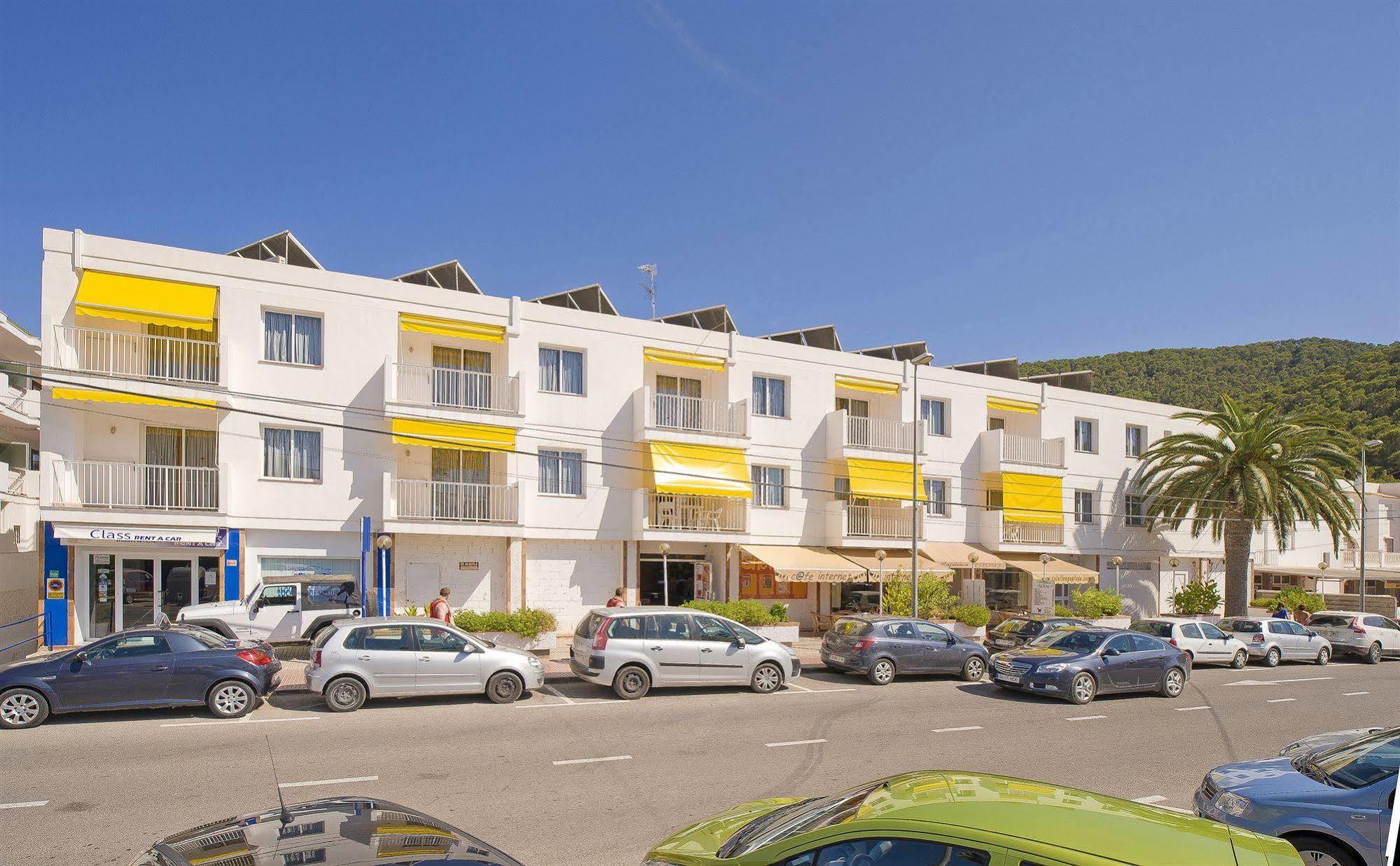 Apartamentos Cala Llonga المظهر الخارجي الصورة