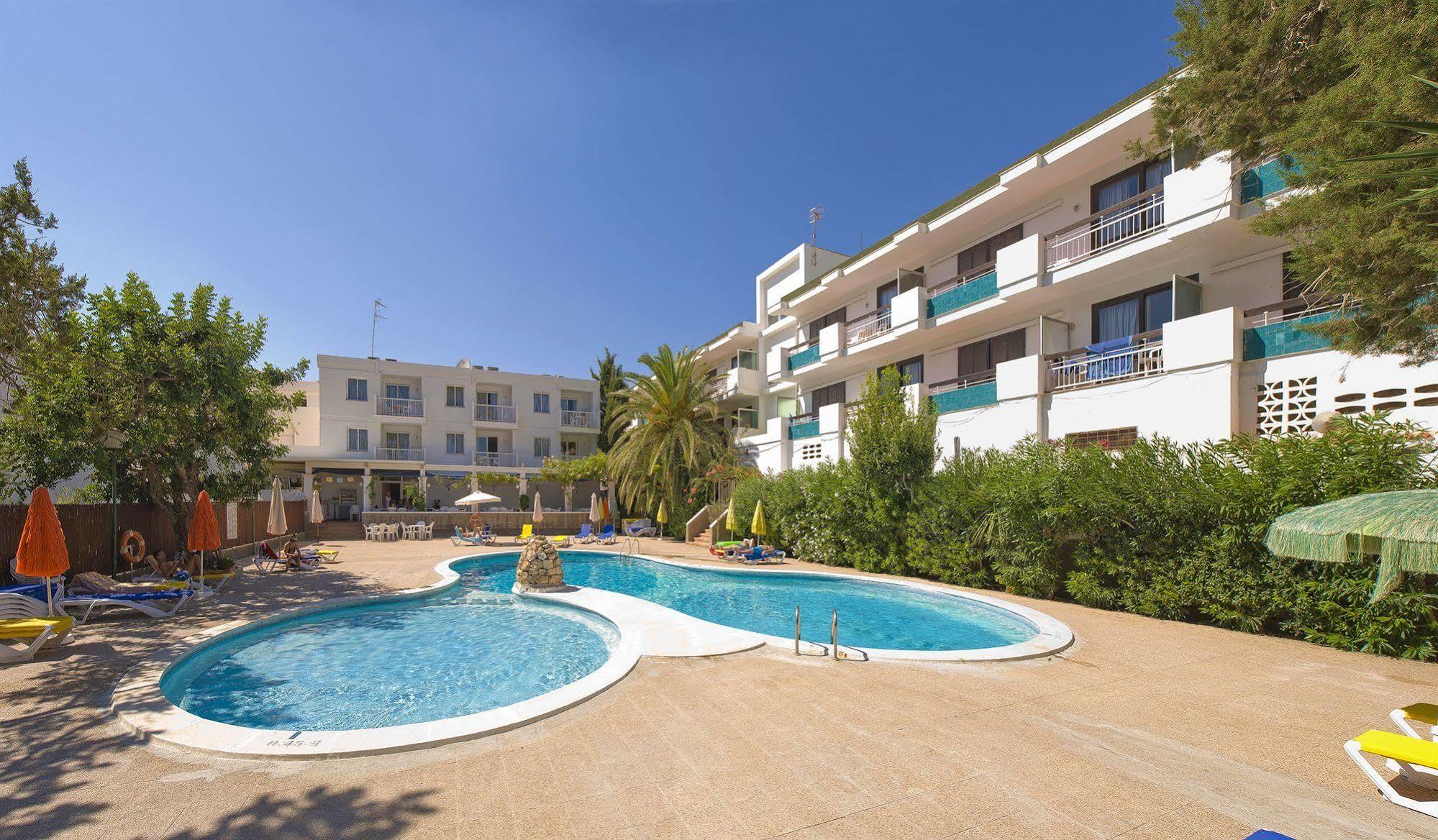Apartamentos Cala Llonga المظهر الخارجي الصورة