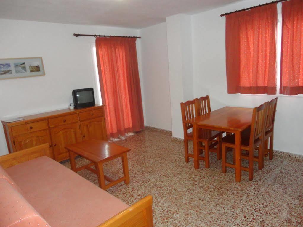 Apartamentos Cala Llonga المظهر الخارجي الصورة