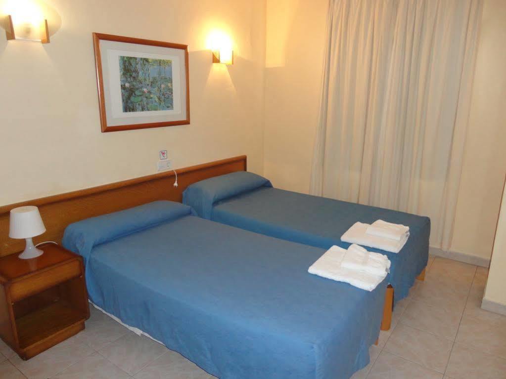 Apartamentos Cala Llonga المظهر الخارجي الصورة